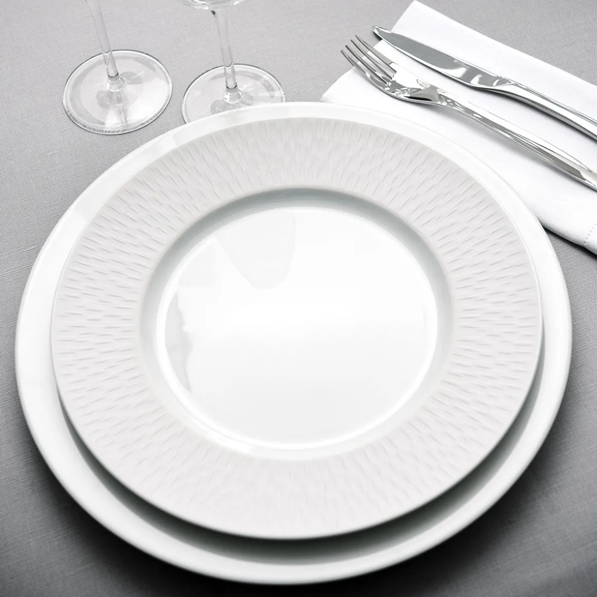 BOREAL SATIN BLANC Assiette de présentation 33 cm