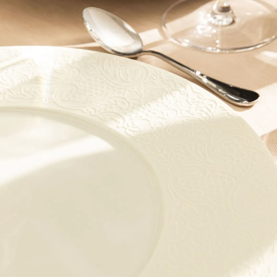 COLLECTION L COUTURE IVOIRE Assiette de présentation 32 cm