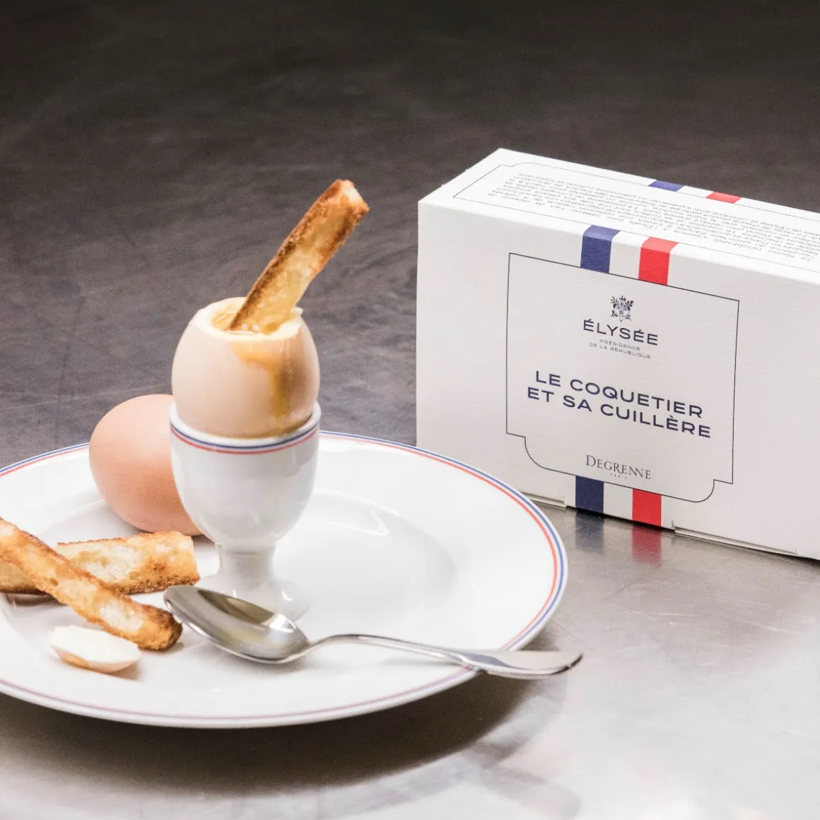 DEGRENNE ELYSEE Coffret coquetier et sa cuillère République française