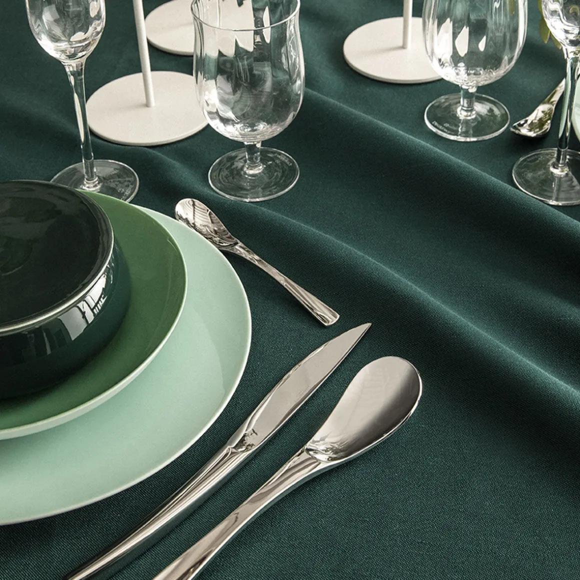 NUANCES COTON & LIN VERT EMERAUDE Nappe rectangulaire 180 x 250 cm